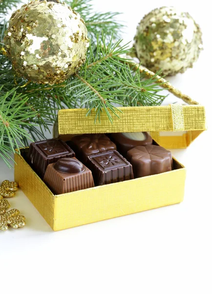 Lahodné čokoládové bonbony sladký dárek — Stock fotografie