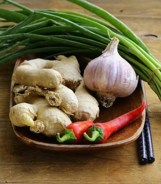 Азіатський харчової інгредієнти - імбиру, перець чилі, часник — стокове фото