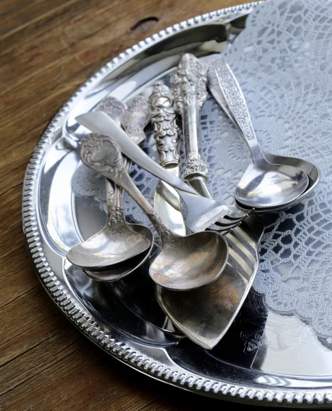 Vintage cutlery with old-fashioned napkin on a silver tray — Stock Photo, Image