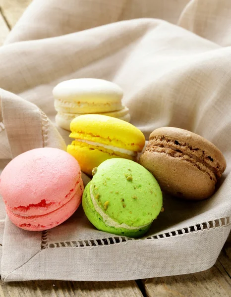 Colorful macaroons (pistachio, raspberry, chocolate, vanilla) — Stock Photo, Image