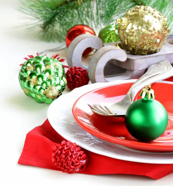 Cenário festivo de mesa de Natal com decorações — Fotografia de Stock