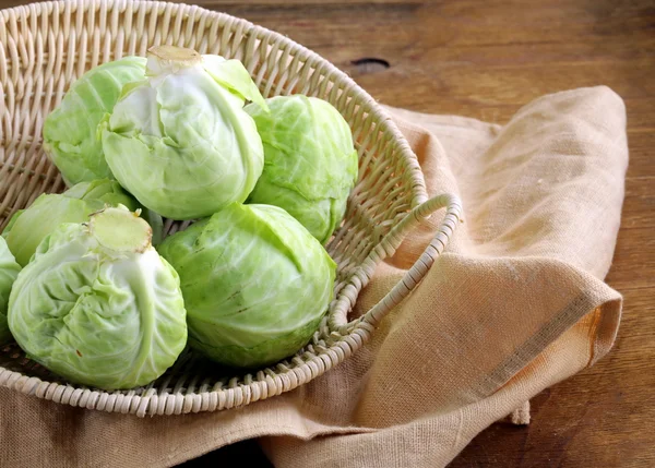 Ripe white cabbage on a wooden table — Stock Photo, Image