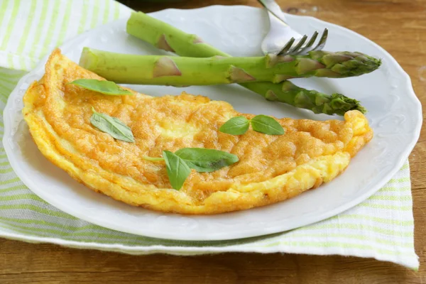 Fresh egg omelet with basil for breakfast — Stock Photo, Image