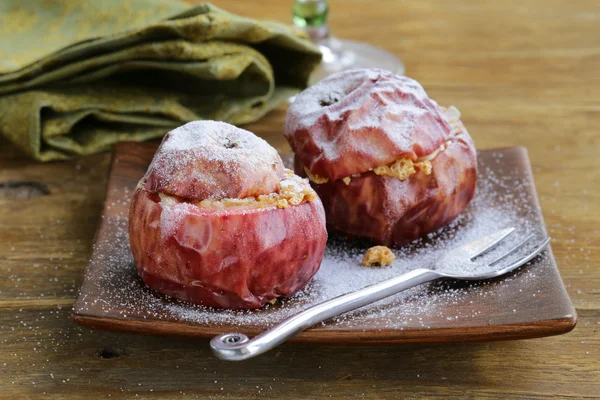 Baked apples with spices (anise, cinnamon) winter holiday dessert — Stock Photo, Image