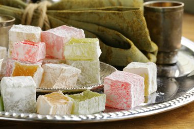 Türk lokumu tatlı (rahat lokum) farklı renk