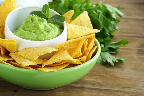 Cup with guacamole and corn chips - traditional Mexican appetizer — Stock Photo, Image