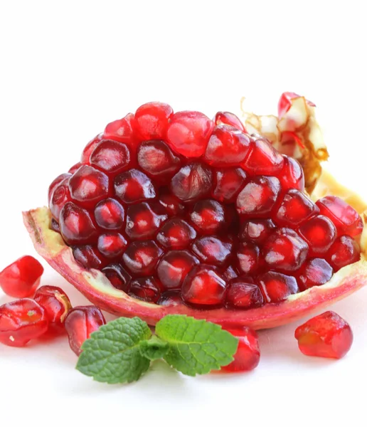 Rode sappige rijpe biologische granaatappel fruit — Stockfoto