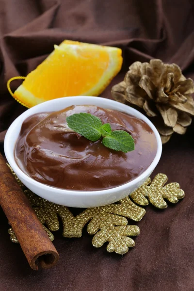 Dessert of chocolate mousse (melted chocolate) with orange — Stock Photo, Image