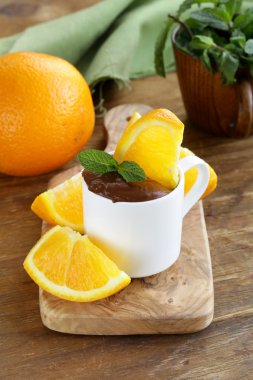 tatlı, çikolatalı Mus