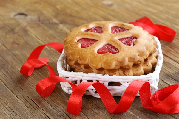 Festliga cookies dekorerad med gelé hjärtan - romantisk gåva — Stok fotoğraf