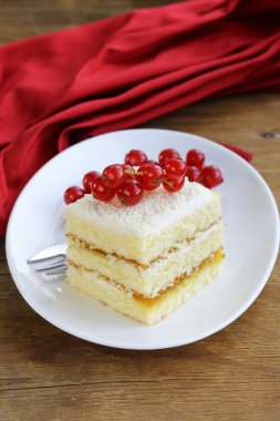 beyaz çikolatalı pandispanya