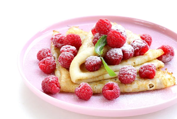 Pancakes (crepes) with raspberries — Stock Photo, Image