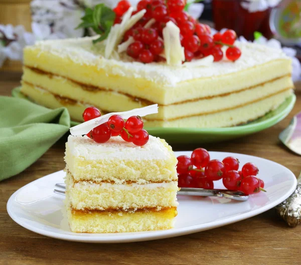 Pan di Spagna con cioccolato bianco — Foto Stock