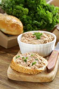 tavuk karaciğer pate maydanoz ile