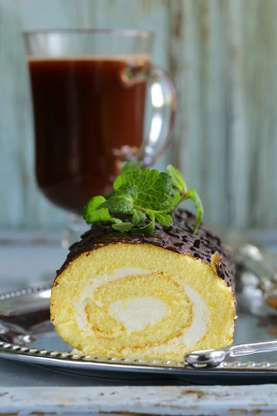 Vanilla roll cake with chocolate — Stock Photo, Image