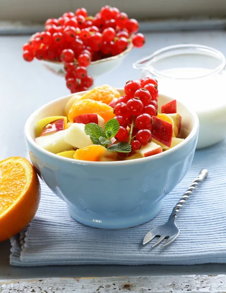 Salada de frutas com laranja — Fotografia de Stock