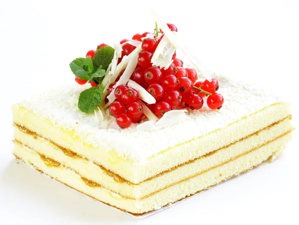 Sponge cake with white chocolate, decorated with red currant — Stock Photo, Image