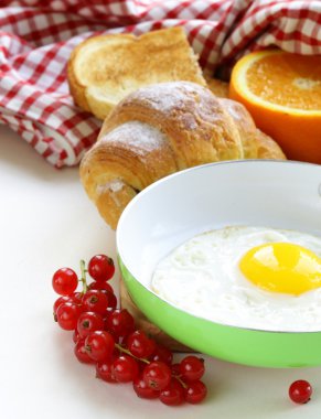 Tavada kızarmış yumurta.