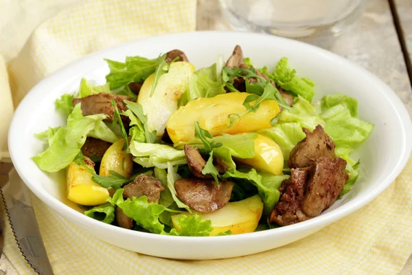 Gourmet salad with a roasted chicken liver and apple — Stock Photo, Image
