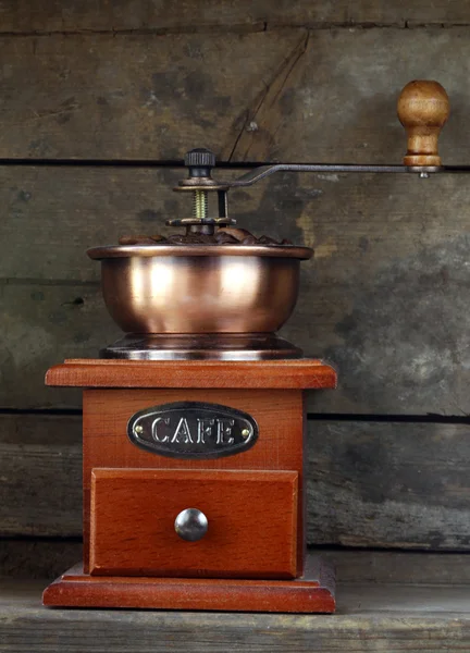 木製コーヒー グラインダーの静物 — ストック写真