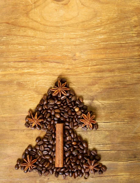 Christmas tree stylistic symbol of the coffee bean, cinnamon and star anise — Stock Photo, Image