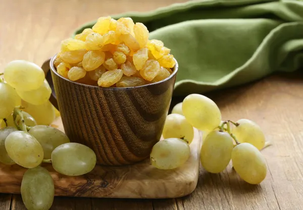 Dried white grapes (raisins) — Stock Photo, Image