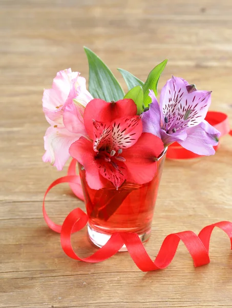 Bouquet of flowers orchid family (Alstroemeria) beautiful and colorful — Stock Photo, Image