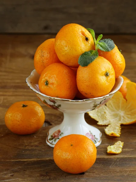 Fresh ripe orange mandarins — Stock Photo, Image