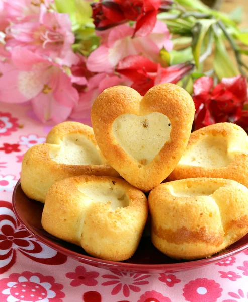 Muffins em forma de coração — Fotografia de Stock