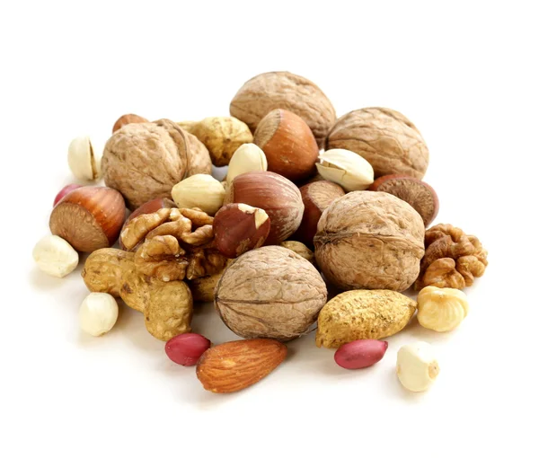 Sortiment av olika nötter (jordnötter, hasselnötter, pistaschnötter, valnötter) — Stockfoto