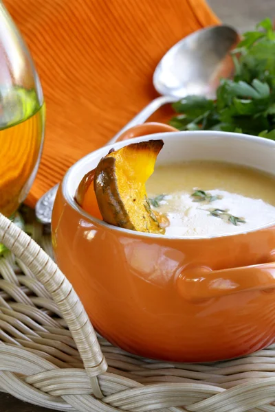 Pumpkin cream soup with pieces roasted pumpkin and thyme — Stock Photo, Image