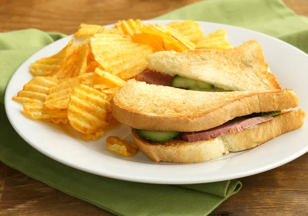 Club sandwich with meat and vegetables and potato chips — Stock Photo, Image