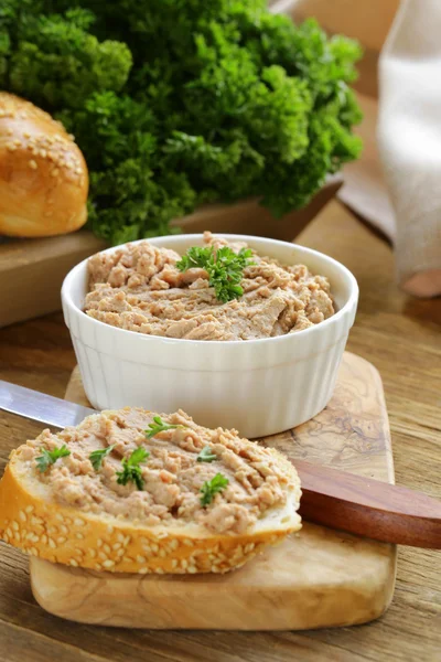 Chicken liver pate with parsley — Stock Photo, Image