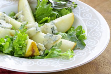 gurme armut ve mavi peynir salatası
