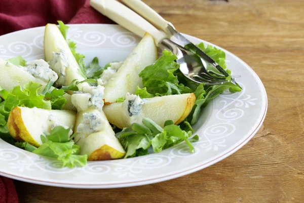 Gourmet salad with pear and blue cheese — Stock Photo, Image