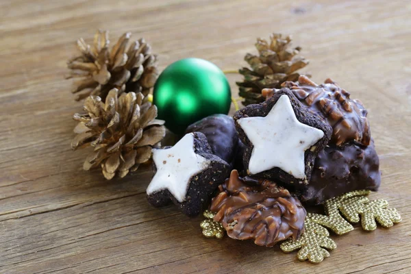 Biscuits au pain d'épice de Noël au chocolat, cadeau sucré — Photo