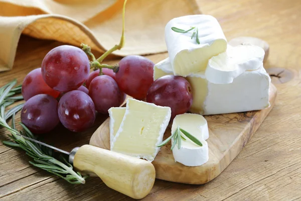 Soft cheese with a white mold (brie, camembert) — Stock Photo, Image