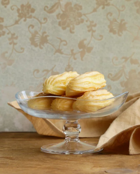 Pasticceria Choux su basamento in vetro — Foto Stock