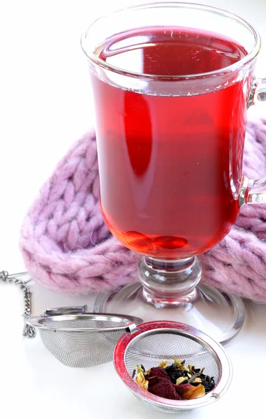Christmas drink (mulled wine, tea) with cinnamon and star anise — Stock Photo, Image