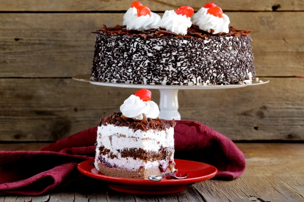 Chocolate cake with cherries — Stock Photo, Image