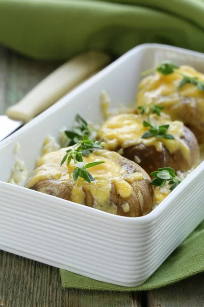 Mushrooms baked with cheese, thyme served on a wooden table — Stock Photo, Image