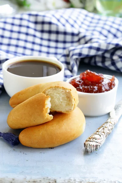 Strawberry jam and bread rolls — Stock Photo, Image