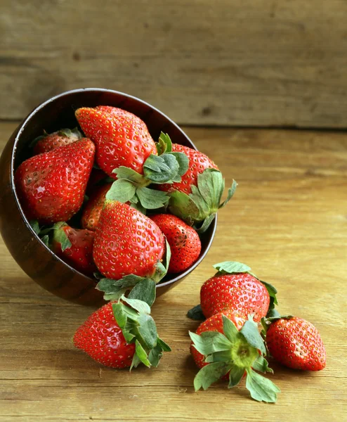 Reife saftige Erdbeeren — Stockfoto