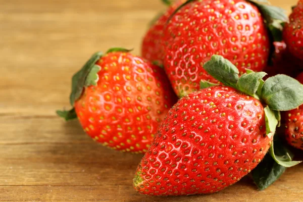 Reife saftige Erdbeeren — Stockfoto