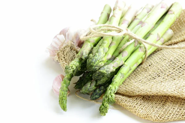 Fresh green organic asparagus - spring vegetable — Stock Photo, Image