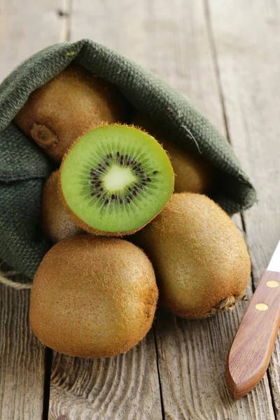 Tropical fruit fresh sweet ripe kiwi — Stock Photo, Image