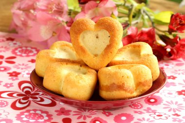 bir kalp şeklinde kek