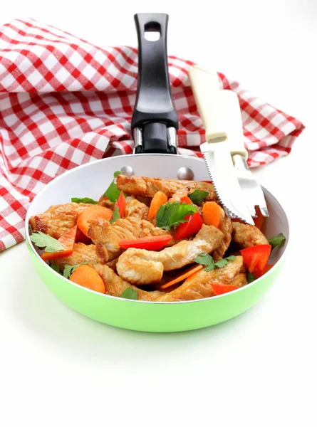Fried chicken (turkey) fillets with vegetables in a pan — Stock Photo, Image
