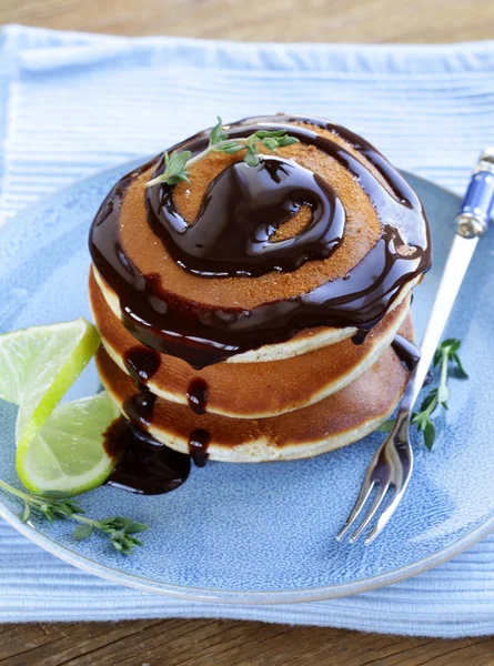 Frittelle fatte in casa con cioccolato — Foto Stock