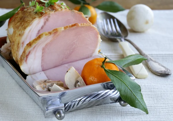 구운 버섯, 귤-축제 요리 돼지고기 — 스톡 사진